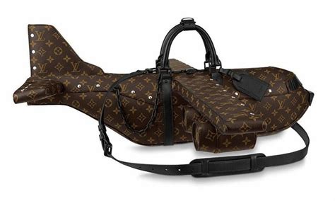 borsa di louis vuitton a forma di aereo|Louis Vuitton presenta una borsa a forma di aereo che costa più .